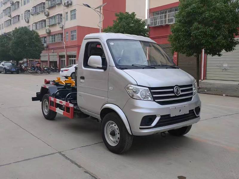 東風小康勾臂式垃圾車